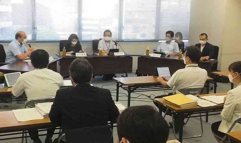 熊本市教育委員会が、必由館高改革の新たな素案を示した定例会＝25日、熊本市中央区