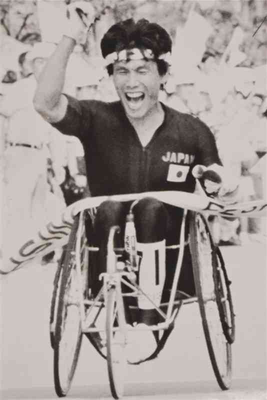 1989年の極東・南太平洋身体障害者スポーツ大会（現アジアパラ大会）車いすマラソンで優勝