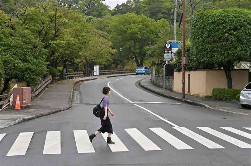 熊本城の行幸坂に続く法華坂＝熊本市中央区（後藤仁孝）