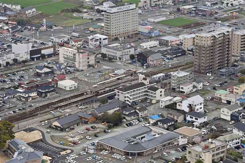 JR肥後大津駅一帯。豊肥線と熊本空港を結ぶ県の空港アクセス鉄道計画で、空港に向かうルートの分岐点として検討されている＝3月29日、大津町（後藤仁孝）