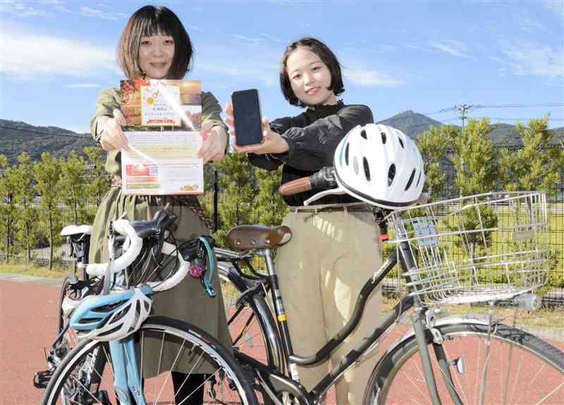 スタンプラリーをPRする西区職員＝熊本市西区