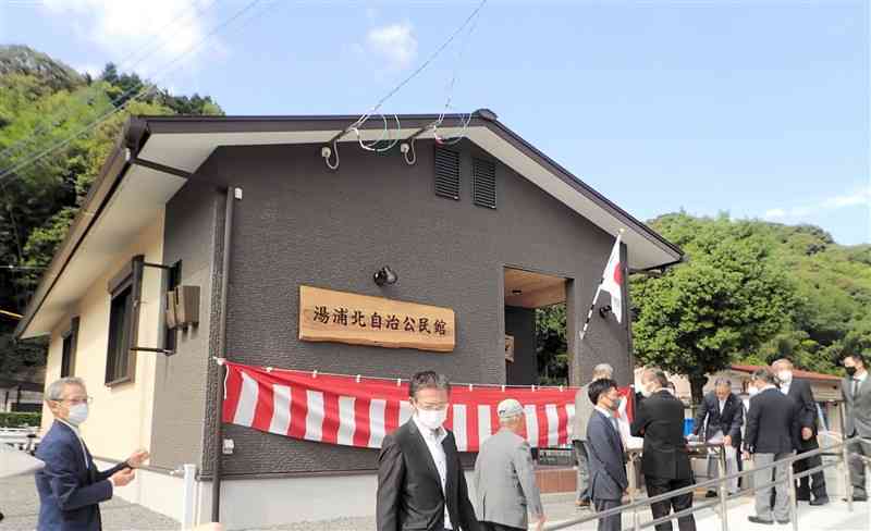 2020年7月の豪雨で被災し、建て替えた湯浦北区の公民館＝芦北町