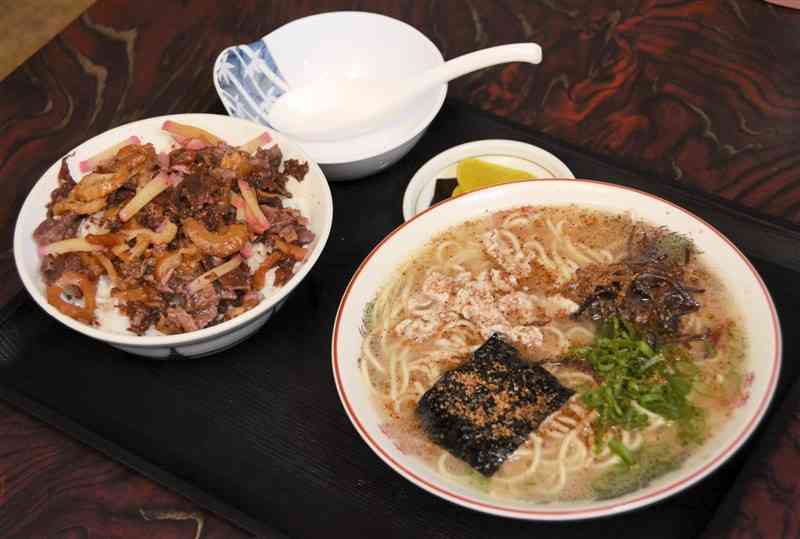 天郷食堂名物のラーメンと肉メシ