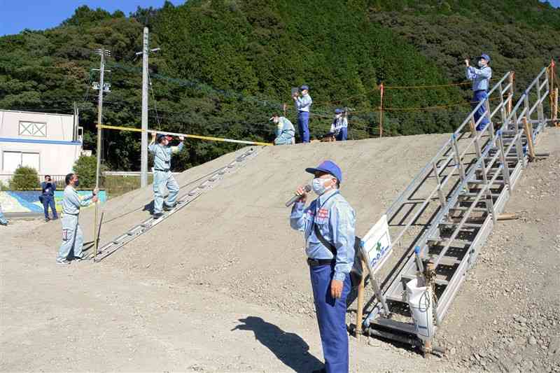 神瀬地区中心部のかさ上げ事業で、先行して盛り土した村有地の現場＝15日、球磨村