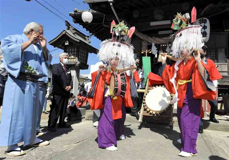 ユネスコ無形文化遺産への登録が勧告された「風流踊」の野原八幡宮風流＝10月、荒尾市（大倉尚隆）