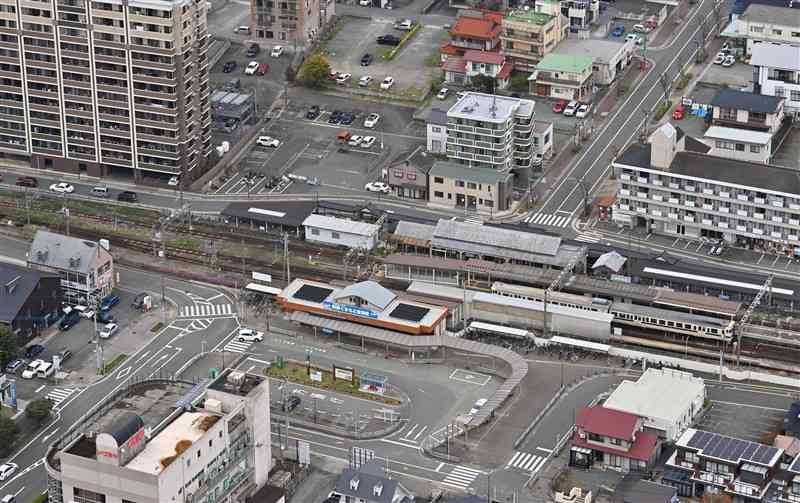 JR肥後大津駅一帯。県の空港アクセス鉄道計画で、熊本空港に向かうルートの分岐点として検討されている＝3月29日、大津町（後藤仁孝）