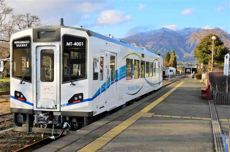 南阿蘇鉄道が導入する新型車両「MT4000形」＝高森町