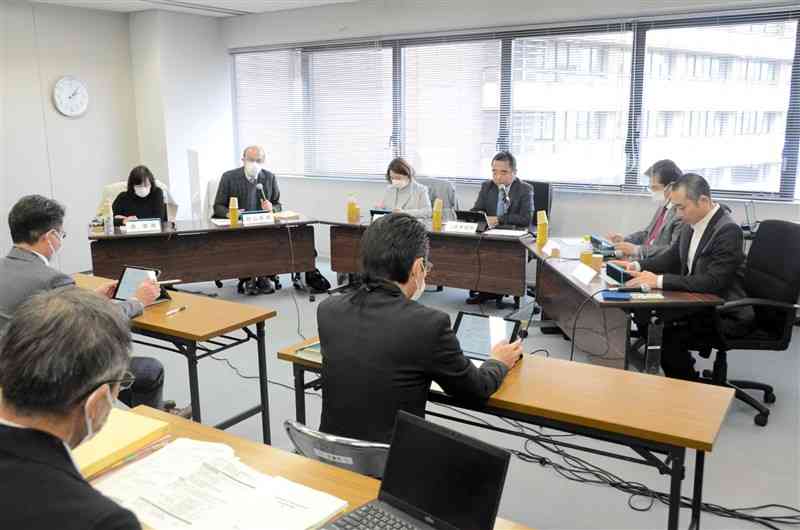 定例会で必由館高改革の基本計画案を承認した熊本市教育委員会＝22日、熊本市中央区