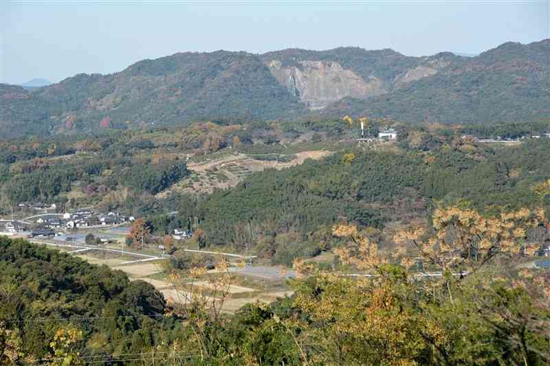 横平山（玉東町）山頂から望む田原坂一帯。西南戦争では丘陵上に展開する薩摩軍と、下から攻める政府軍との激しい争奪戦が繰り広げられた