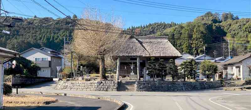 国指定重要文化財の山田大王神社。民家に囲まれた身近な場所にある