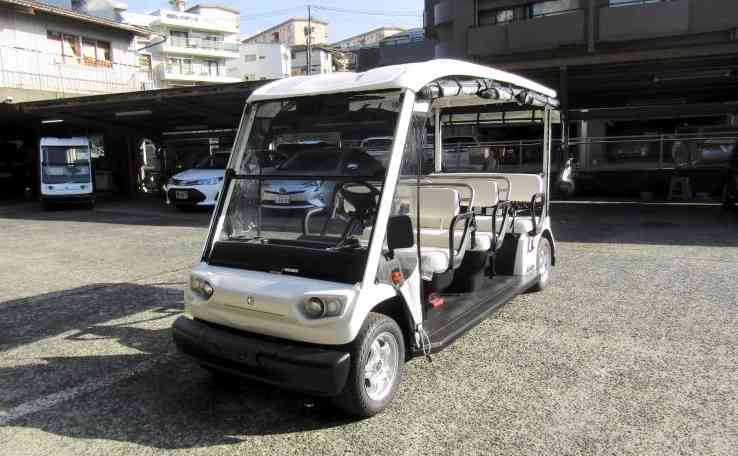 タクルーが実証実験で使用するカート型の小型電動車（同社提供）