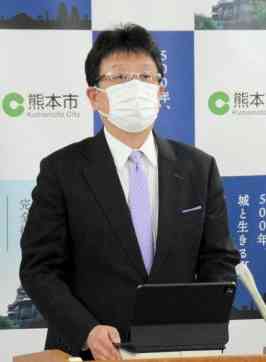 熊本市自治基本条例の改正案について「見直しも含めて慎重に検討する」と話す大西一史市長＝23日、市役所