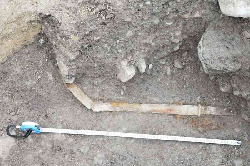 NHK跡地の発掘調査で出土した、古墳時代の鉄製の刀（熊本市熊本城調査研究センター提供）