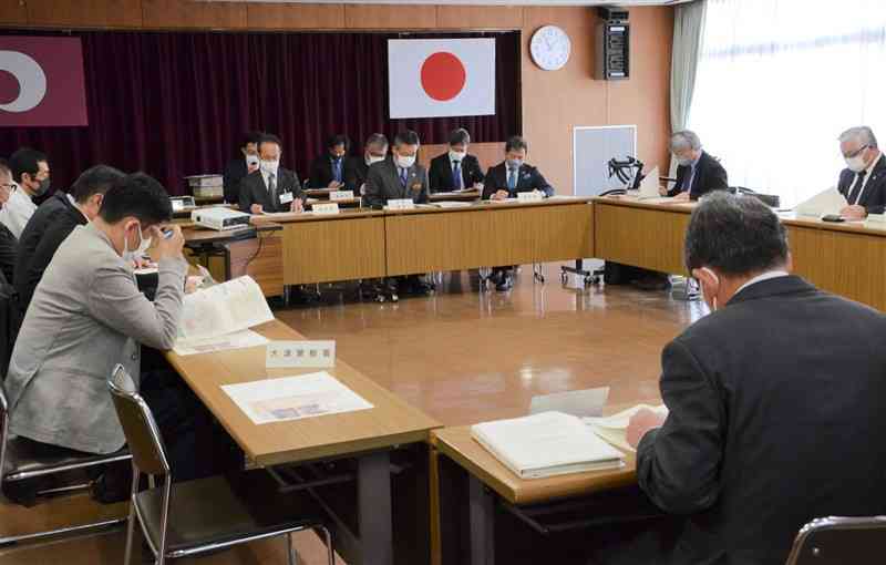 整備区間に3路線の追加を承認した菊池・山鹿地域自転車ネットワーク推進協議会＝菊池市