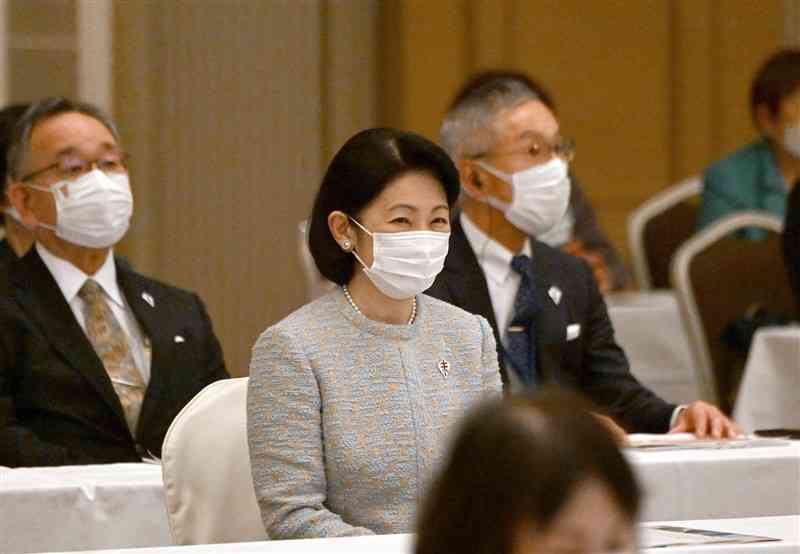 第74回結核予防全国大会の研鑽集会に出席された秋篠宮妃紀子さま＝14日午後、熊本市中央区のホテル日航熊本（後藤仁孝）