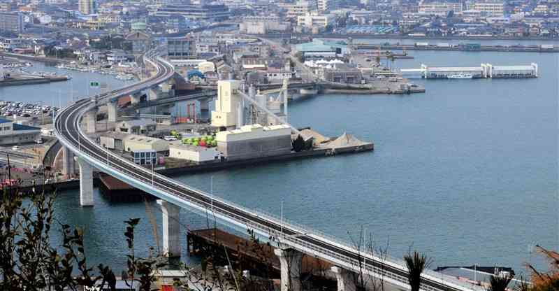 25日に開通する本渡道路＝天草市