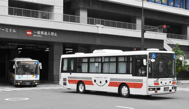 熊本市の桜町バスターミナルを出発する路線バス