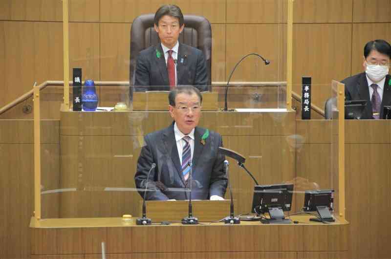 100億円規模の五木村への財政支援を正式に表明した田嶋徹副知事＝3日、県議会棟