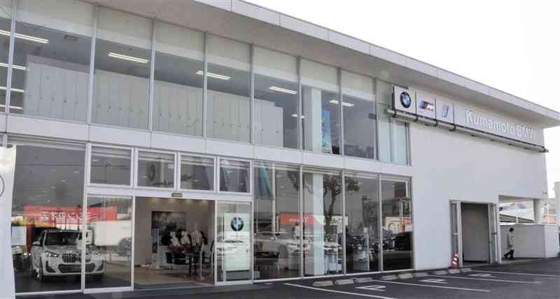 リニューアルオープンする熊本BMWインター店＝熊本市東区西原