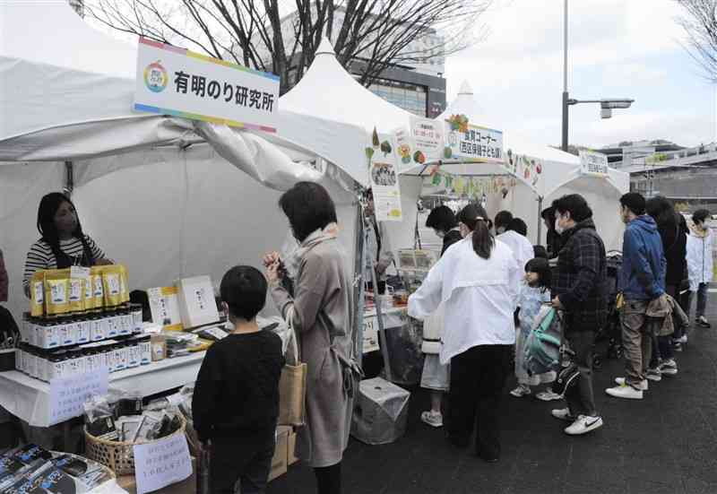 乾のりや野菜、かんきつ類などを販売する西区マルシェ＝熊本市西区