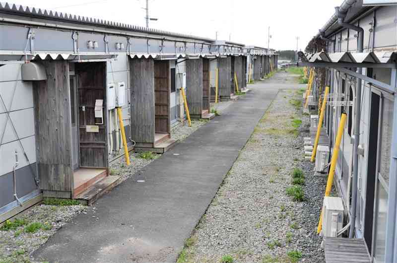 3月末の閉鎖を前に、入居者が全て退去した木山仮設団地＝25日、熊本県益城町