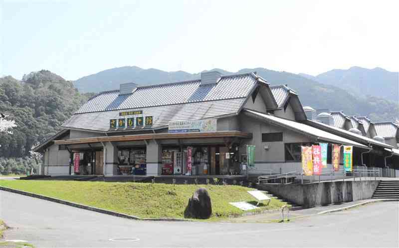 現施設での営業を終了する道の駅坂本の物産館＝八代市