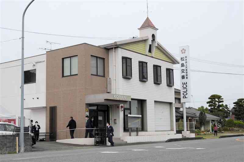 熊本銀行旧松島支店の建物を再利用した松島交番＝上天草市