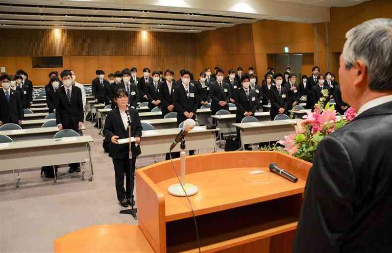 46社、82人が合同入社式 熊本商工会議所と熊本法人会｜熊本日日新聞社