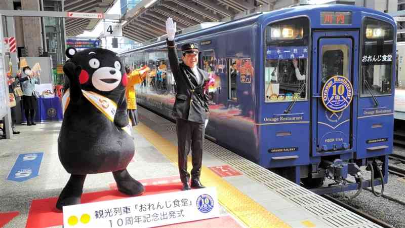 走る食堂〟おいしさ乗せて10周年 不知火海の眺めも満喫 肥薩