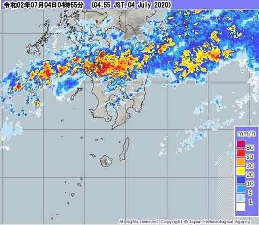 2020年7月4日午前4時55分のレーダー画像。天草から県南部にかけ、強い雨雲が流れ込んでいる（気象庁の資料から）