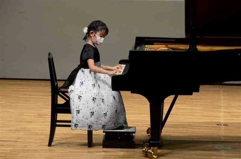 第55回熊日学生音楽コンクールピアノ部門小学生低学年1次予選の出場者＝2022年8月20日、熊本市中央区