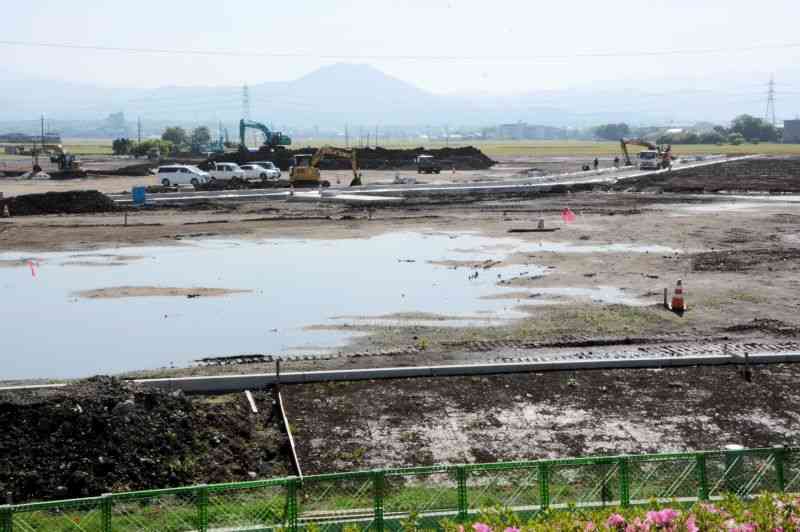 嘉島町では、民間主導で約4ヘクタールの工業団地の整備が進む＝4月27日