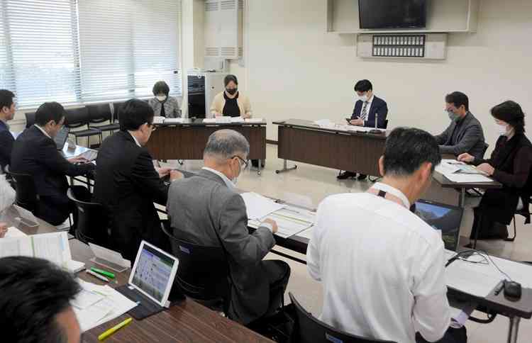 熊本市職員の懲戒処分17人 22年度、免職は4人 市教育委員会が最多11人