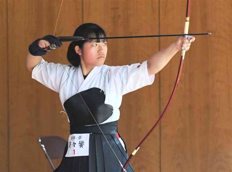 野満「自分の射に集中」 県高校総体・弓道女子個人で初優勝 済々黌勢が