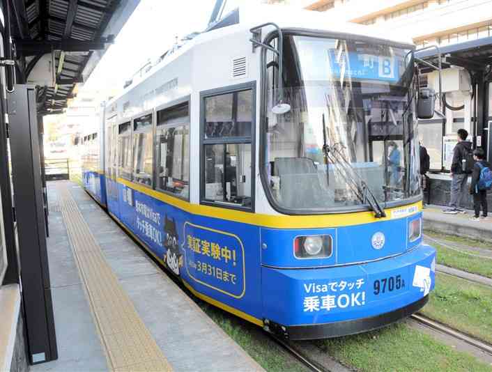 熊本市電の車両＝同市中央区