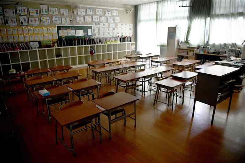 ある小学校の教室。多忙化などで休職する教員数は高止まりしている
