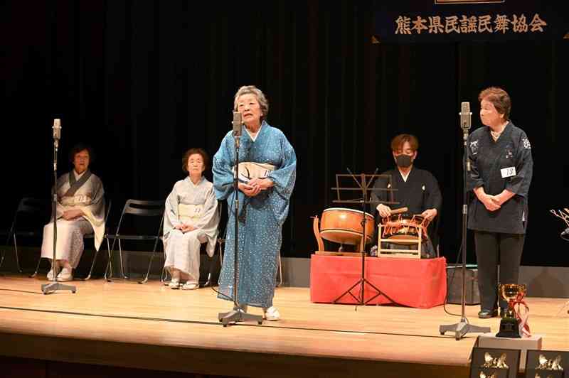 自慢ののどを競った県民謡大賞争奪戦＝熊本市中央区