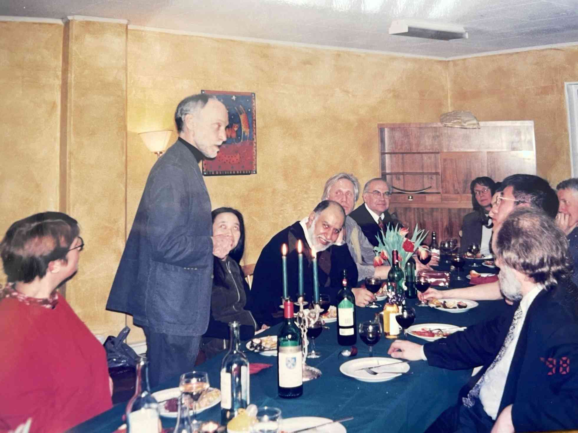 ウメオ大学内科学教室の懇親会。左端は、FAPの肝移植を提唱したダニエルソン教授＝1997年、スウェーデン