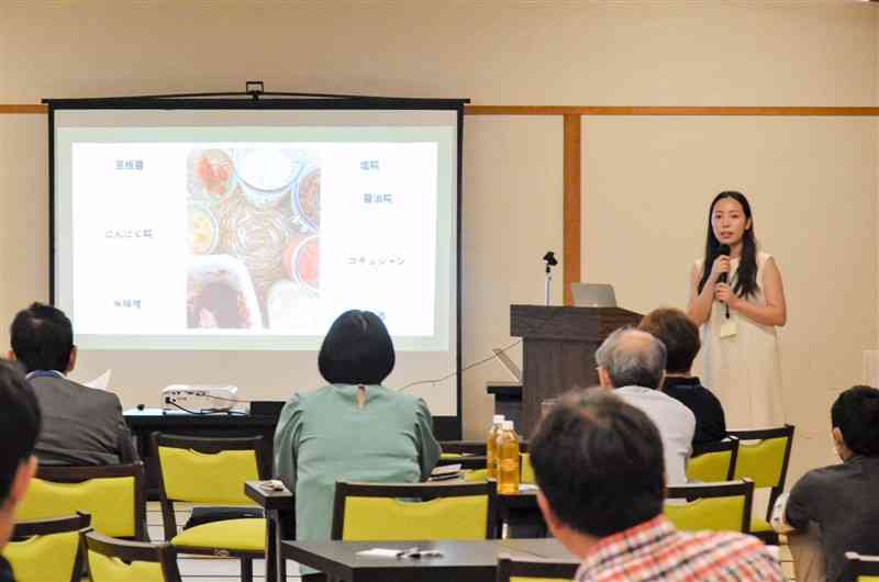 本年度の企画を発表する「山都ラボ」のプロジェクトオーナー＝山都町