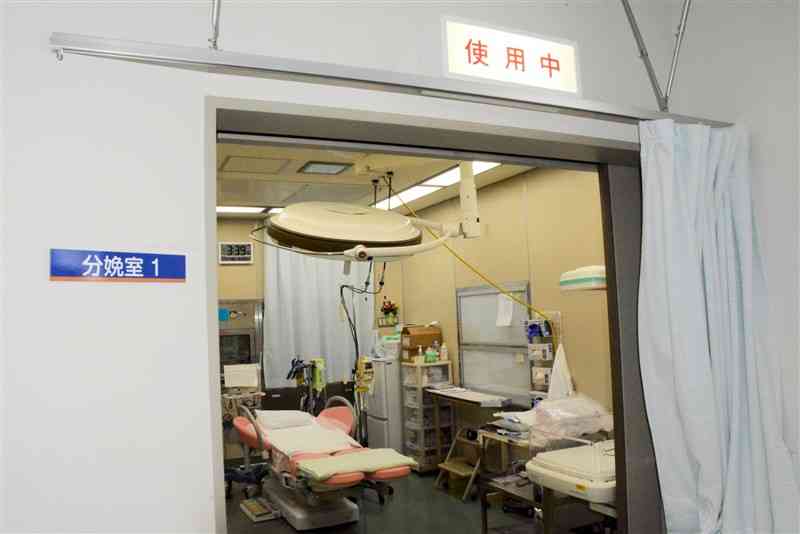 ハイリスク妊婦にも対応する熊本労災病院の分娩（ぶんべん）室。来年3月末で出産の取り扱いを休止する＝八代市
