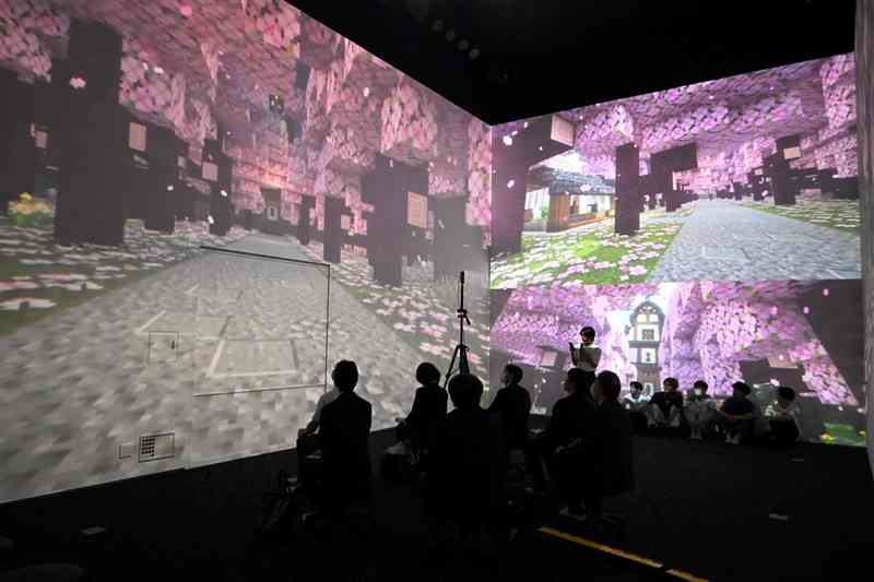 崇城大の学生が制作した仮想空間のデザインを競ったコンテスト＝熊本市西区