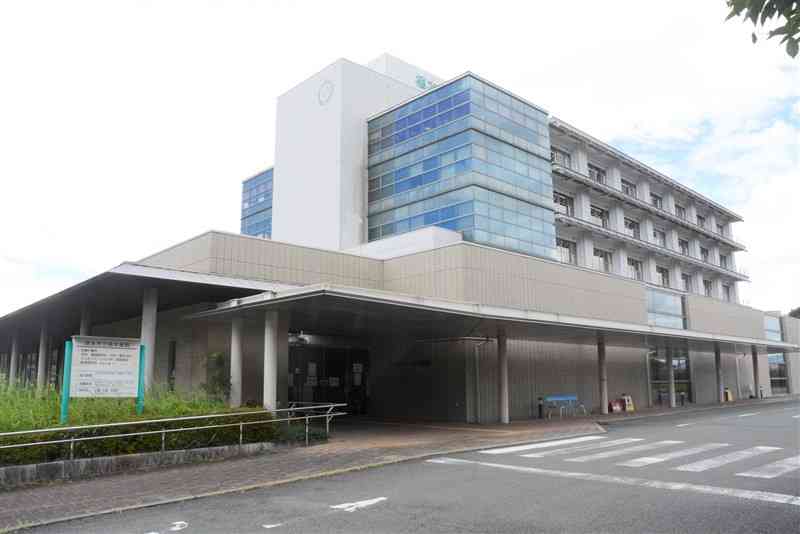 2025年4月までに、病床数削減や診療科目を再編する熊本市立植木病院＝5日、同市北区植木町（河内正一郎）