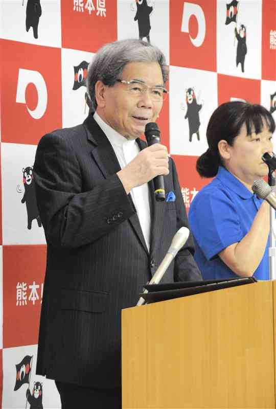 定例記者会見でも去就については多くを語らない蒲島郁夫知事＝2日、県庁