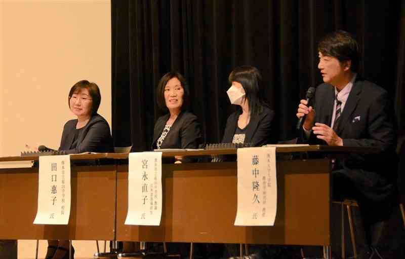 外国にルーツを持つ子どもの教育の現状や課題について発表した教員ら＝30日、熊本市中央区