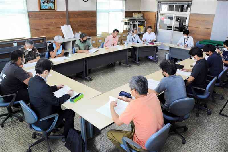 八代漁協と八代市でつくる「八代うまかアサリ研究会」の設立総会＝同市