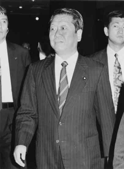 連立与党代表者会議に臨む新生党の小沢代表幹事＝1993年11月14日、都内のホテル