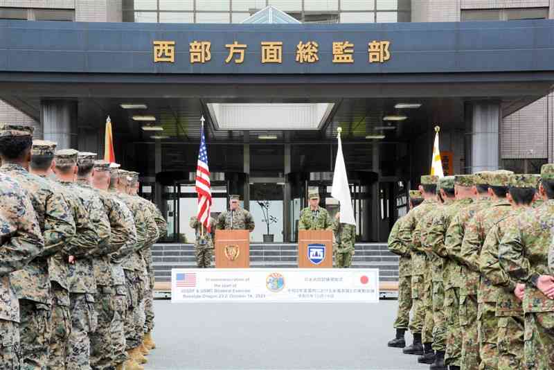 陸上自衛隊健軍駐屯地で開かれた日米共同訓練の開始式＝14日、熊本市東区