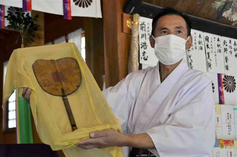 菊池家17代武朝により創建された北宮阿蘇神社。征夷大将軍懐良親王が奉納した軍配が社宝として伝わり、菊池氏と南朝方の深い結び付きを示す＝菊池市