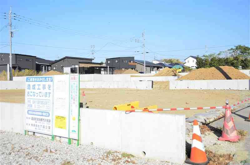 造成工事が進む約1400区画のニュータウン「ゆうすいの杜」＝9日、嘉島町