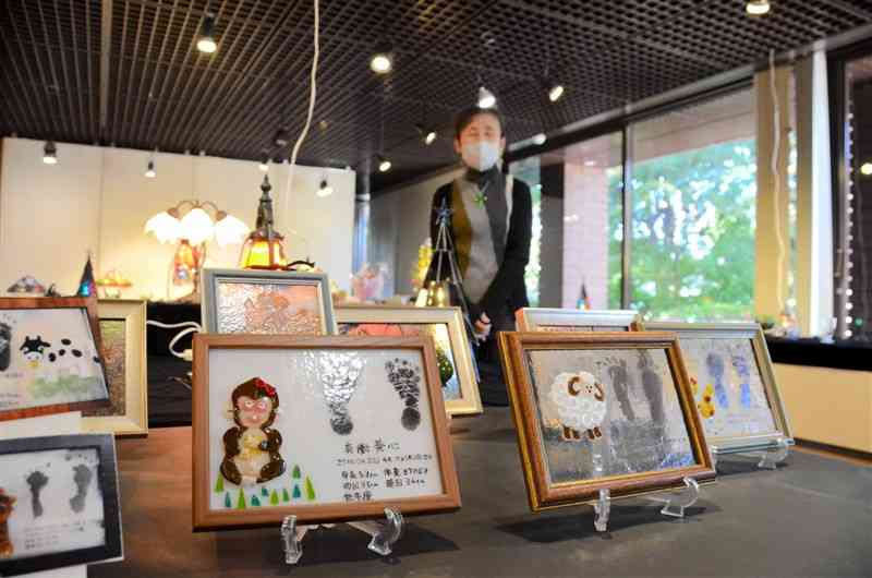 四季テーマにガラスの置物100点展示 県伝統工芸館（11月19日まで